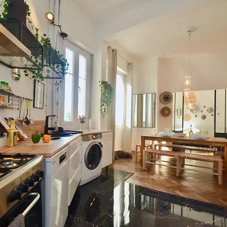 Apartment Le St Francois - Gorgeous Apt Art-deco,lift, A/c, 20 Meters Beach