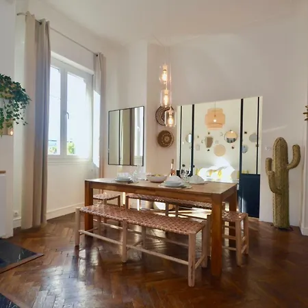 Le St Francois - Gorgeous Apt Art-deco,lift, A/c, 20 Meters Beach *