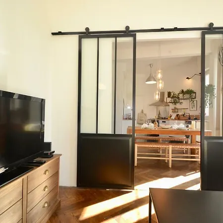 Le St Francois - Gorgeous Apt Art-deco,lift, A/c, 20 Meters Beach Apartment