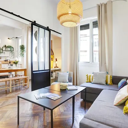 Le St Francois - Gorgeous Apt Art-deco,lift, A/c, 20 Meters Beach