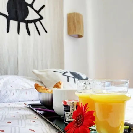 Le St Francois - Gorgeous Apt Art-deco,lift, A/c, 20 Meters Beach