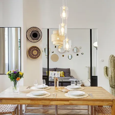 Apartment Le St Francois - Gorgeous Apt Art-deco,lift, A/c, 20 Meters Beach