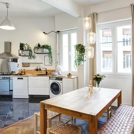 Le St Francois - Gorgeous Apt Art-deco,lift, A/c, 20 Meters Beach Apartment *