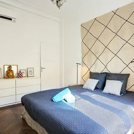 Le St Francois - Gorgeous Apt Art-deco,lift, A/c, 20 Meters Beach Apartment *